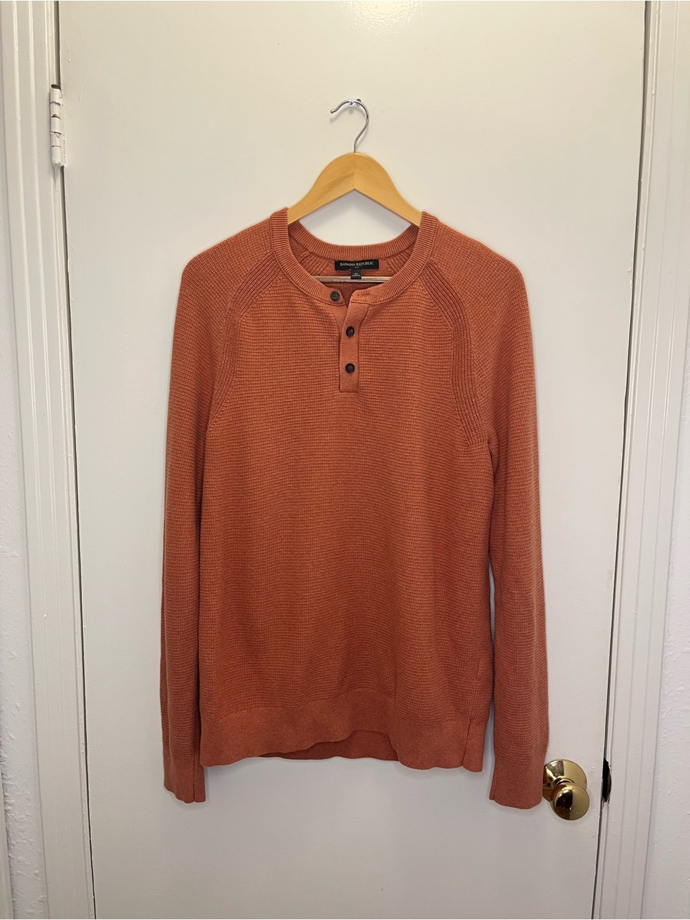 Banana Republic Men's Rust Henley Sweater